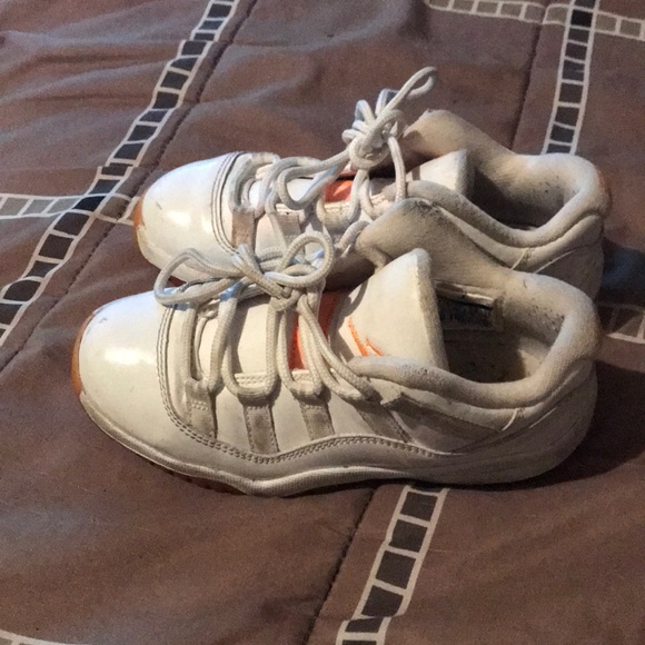 Girls toddler Jordan’s - Picture 2 of 2